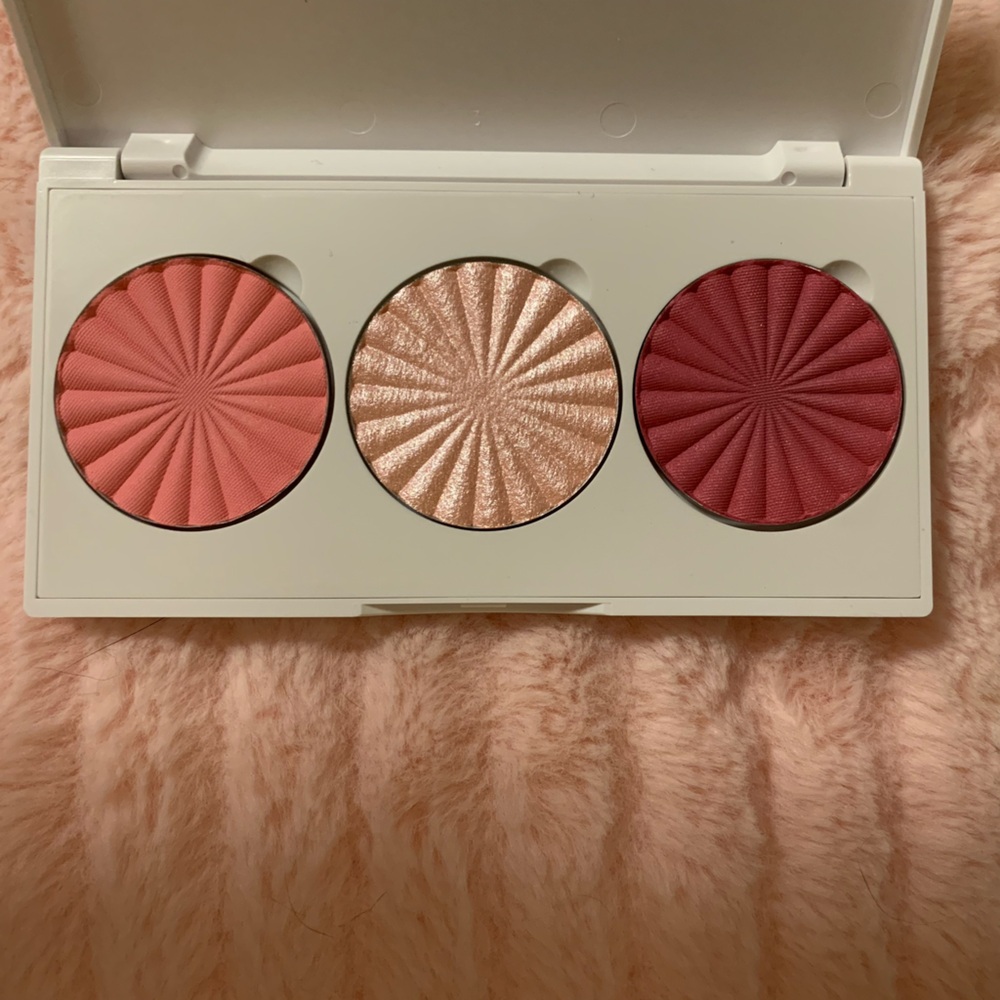 OFRA Midi Palette with Pink and Peach Tones